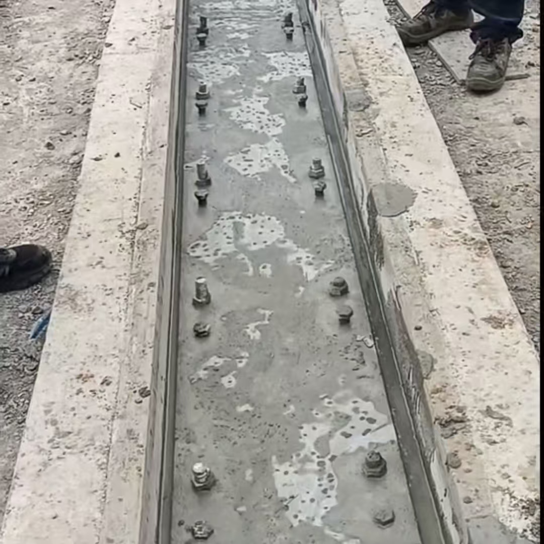 新浦港口码头起重机龙门吊重型机械设备稳固用早强快凝轨道胶泥
